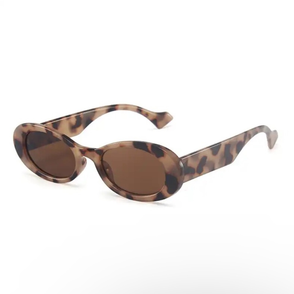 🤎NWOT WF Oval Retro Sunglasses in Tort 🤎